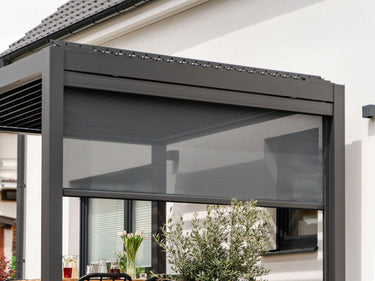 pergola-bioclimatica-pergolux-cortinas-sunscreen-gris-antracita-semiabierta
