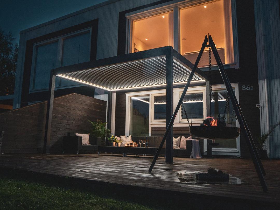 pergola-bioclimatica-pergolux-auto-soportante-luces-led-luz-blanca-vista-perspectiva