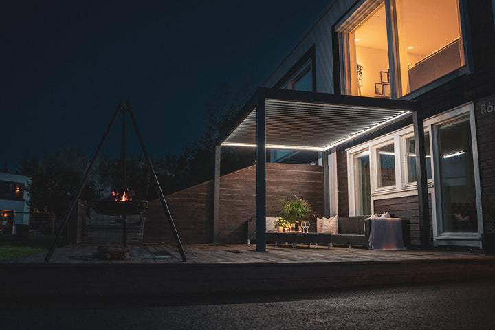 pergola-bioclimatica-pergolux-auto-soportante-luces-led-luz-blanca-vista-perspectiva