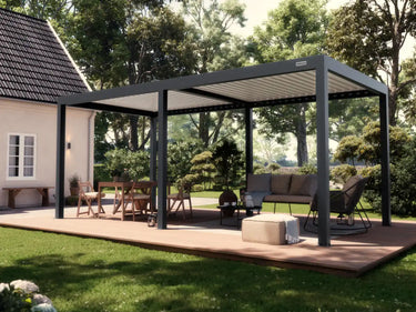 Foto de una pérgola 3x6 Gris Antracita auto soportante en un patio en un día de sol