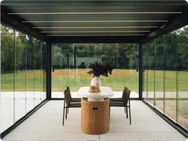 Foto del interior de una pérgola modelo Skydance S3