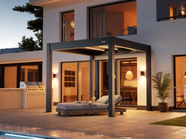 Foto de una pérgola modelo Skydance S3 3x3 Gris Antracita auto soportante en un patio