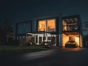 pergola-bioclimatica-pergolux-auto-soportante-luces-led-luz-blanca-ambienada