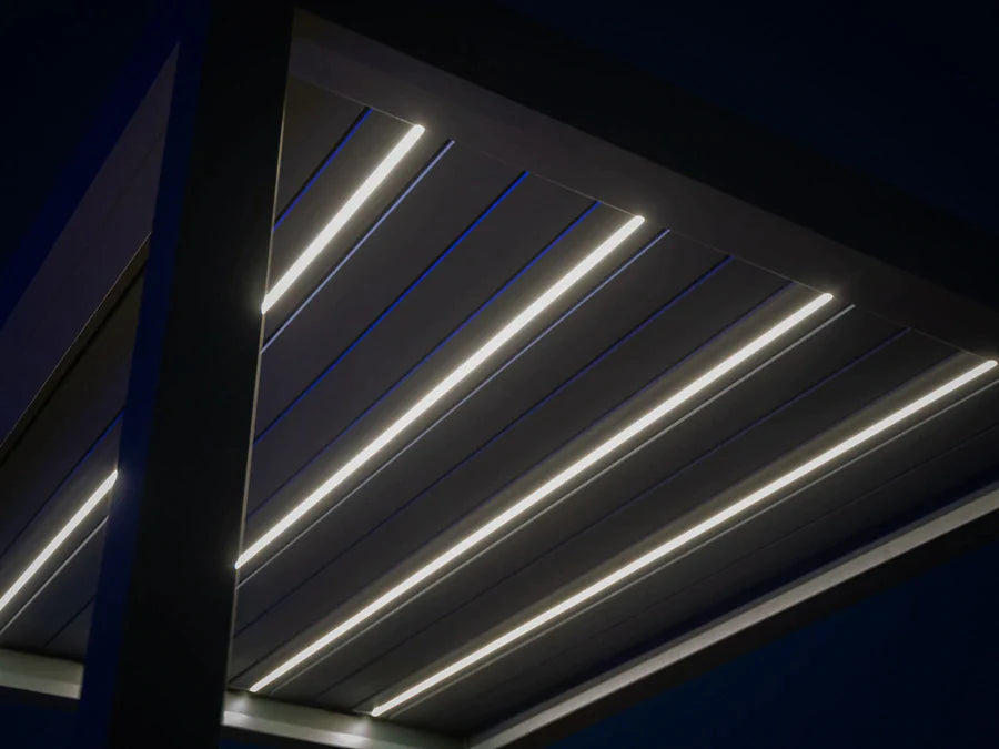 pergola-bioclimatica-pergolux-auto-soportante-skydance-s2-gris-antracita-detalle-led