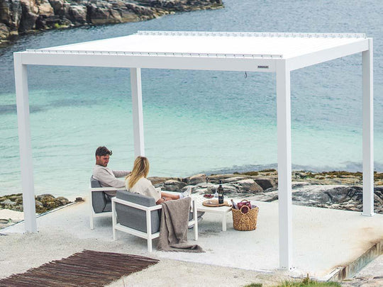 pergola-bioclimatica-pergolux-auto-soportante-pergola-s1-blanco-3x4-playa